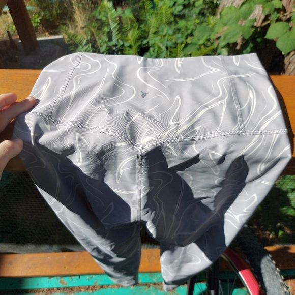 Old navy, medium tall leggings - Picture 2 of 2